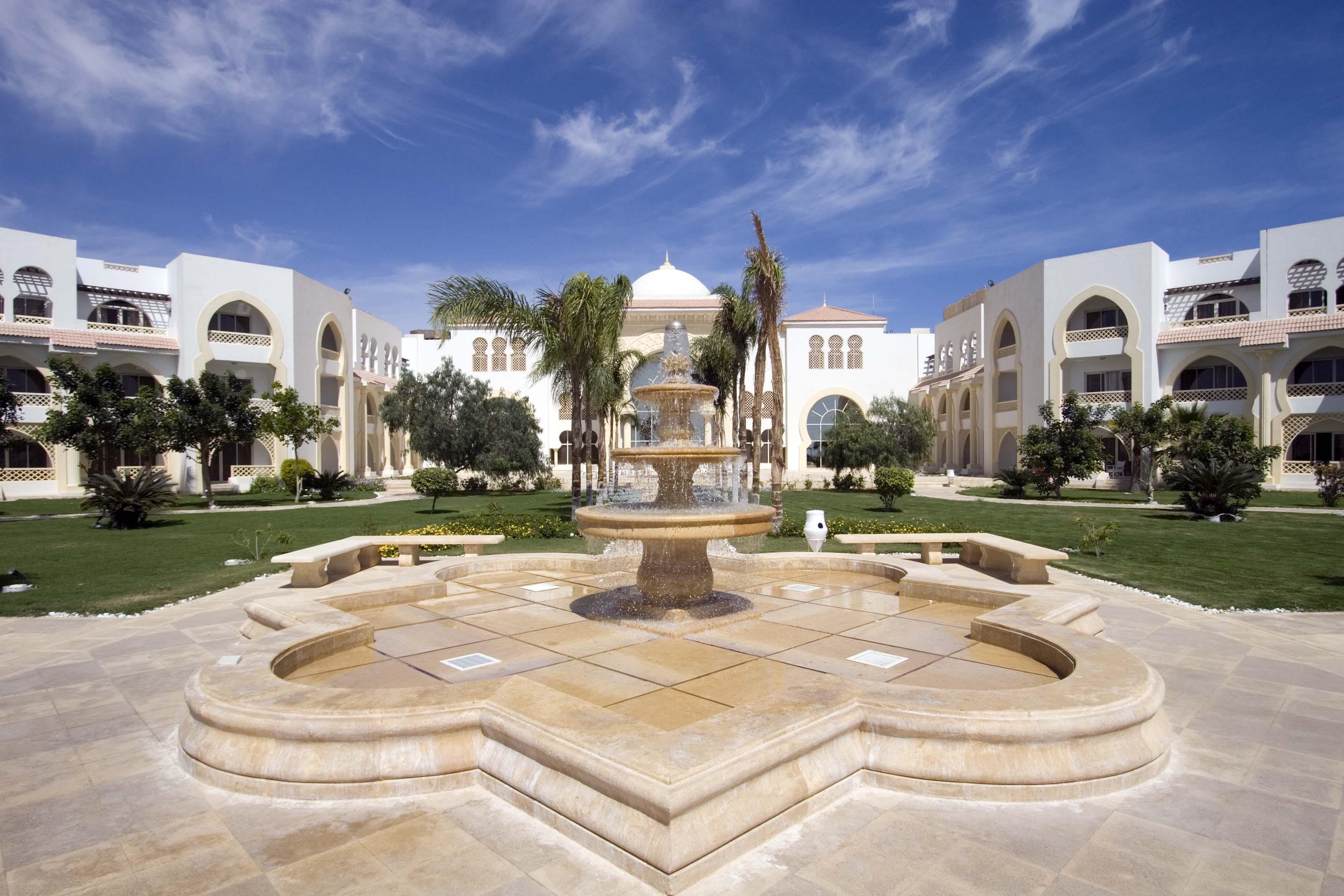 Old Palace Resort Sahl Hasheesh Hurghada Exterior foto The American University of Ras Al Khaimah