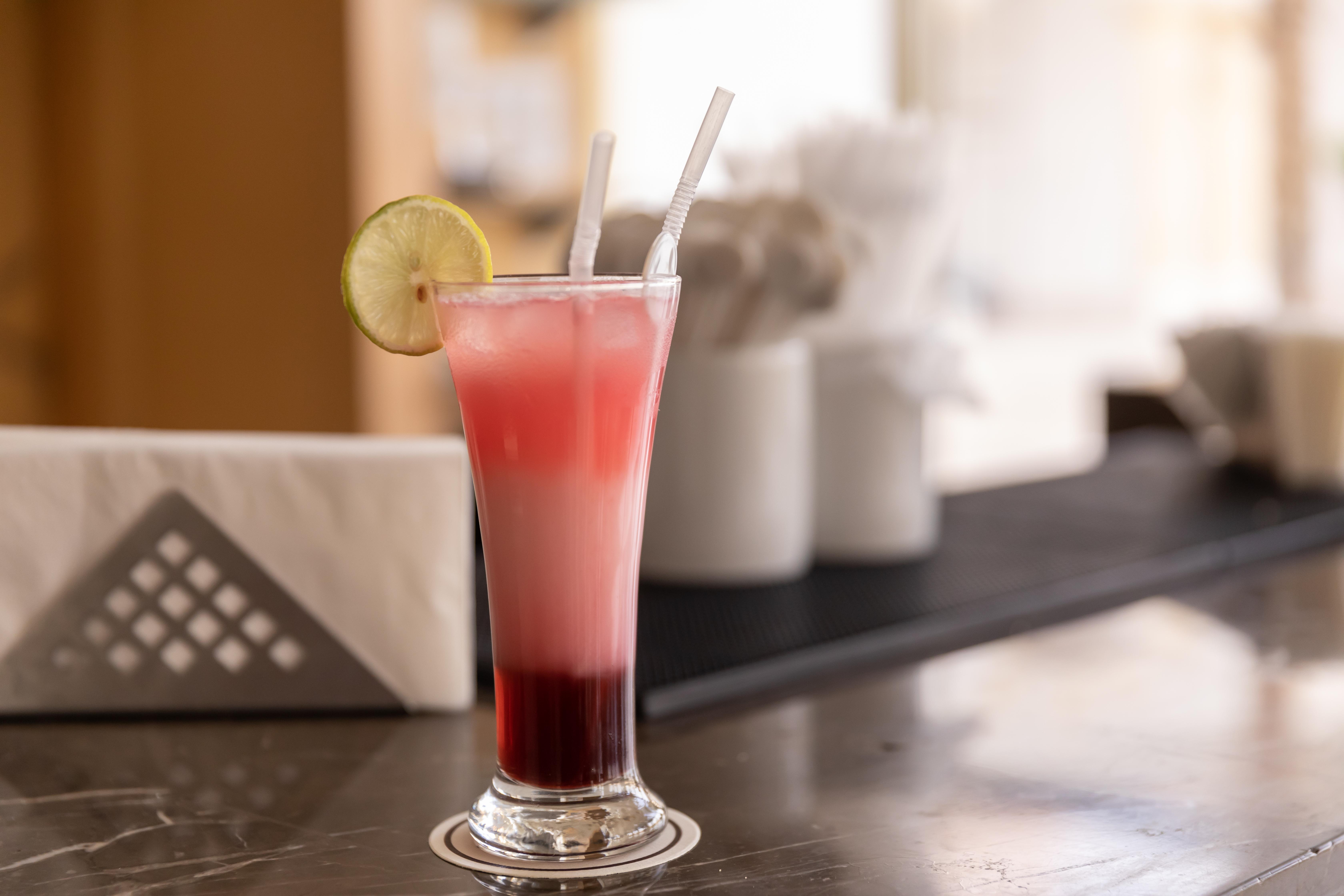Old Palace Resort Sahl Hasheesh Hurghada Exterior foto A strawberry and lime juice